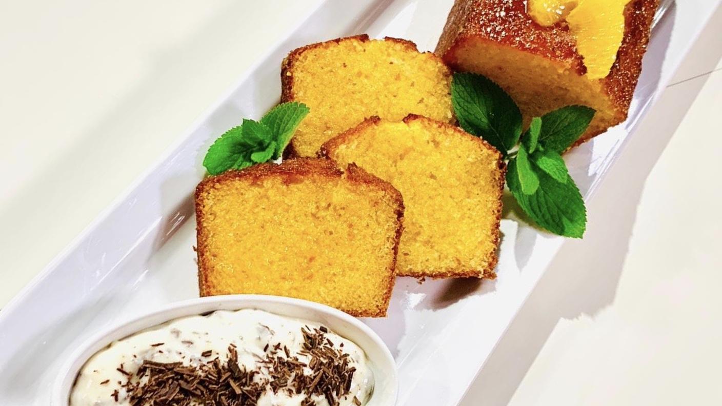 Plumcake di semolino al cocco e arancia con crema allo yogurt.JPG