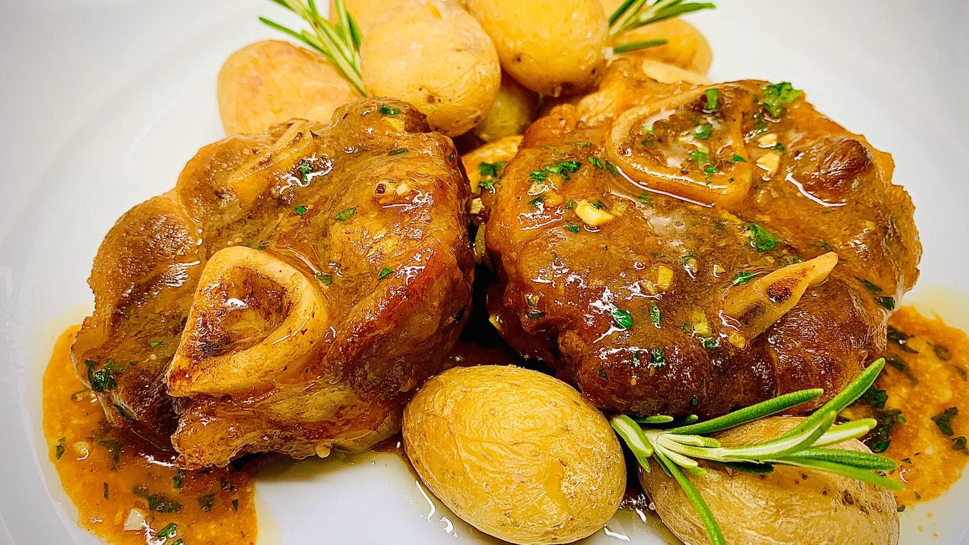 Ossibuchi di maiale in gremolata con patate in crosta di sale.JPG