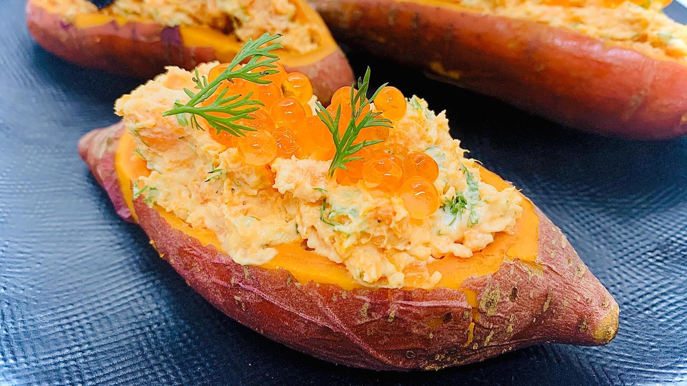 Patate dolci con panna acida e uova di salmone.JPG