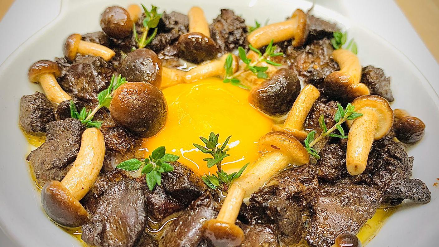 Uova al forno con fegatini e funghi.JPG