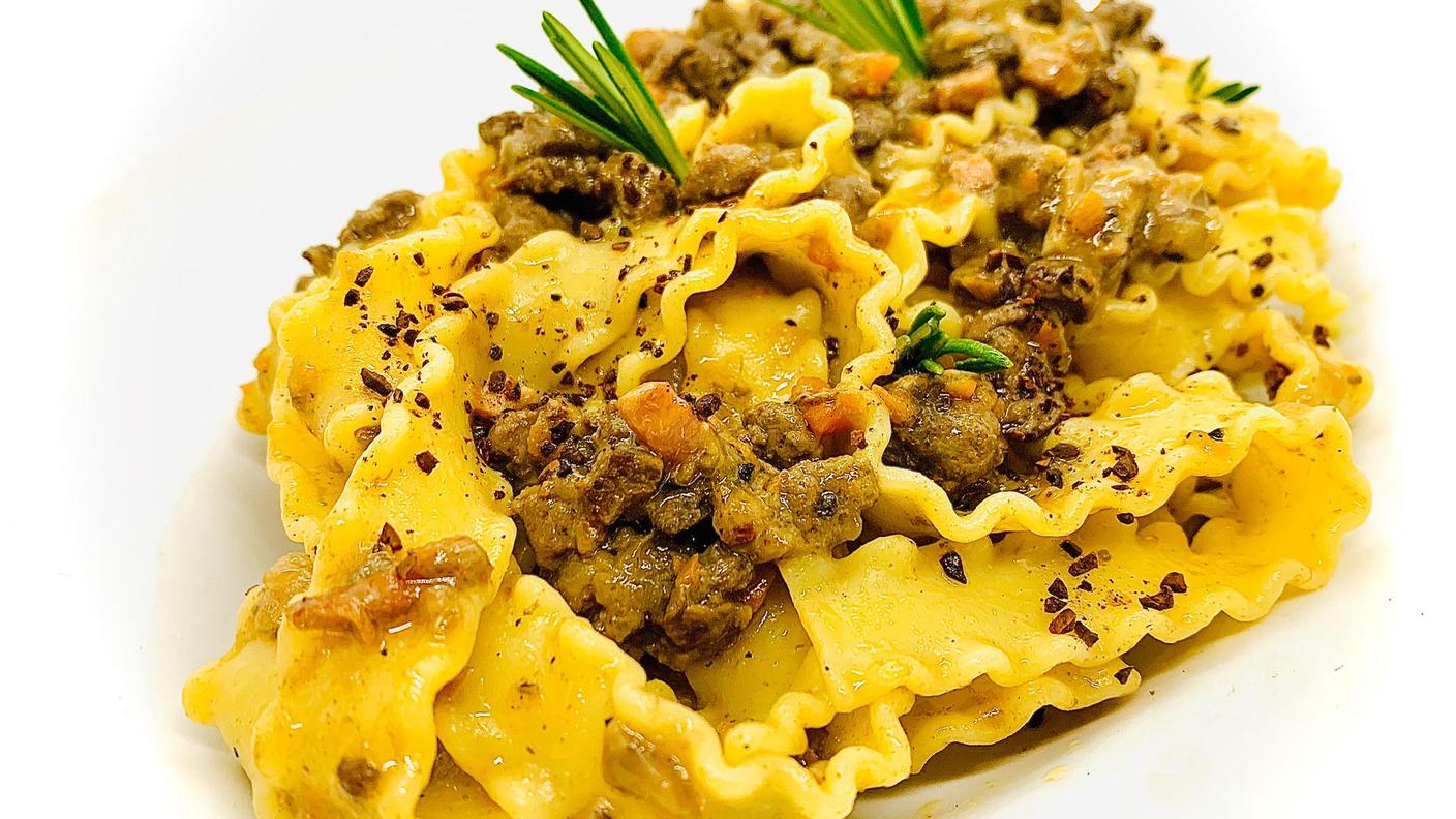 Reginette al ragù bianco di cinghiale e polvere di caffè.JPG