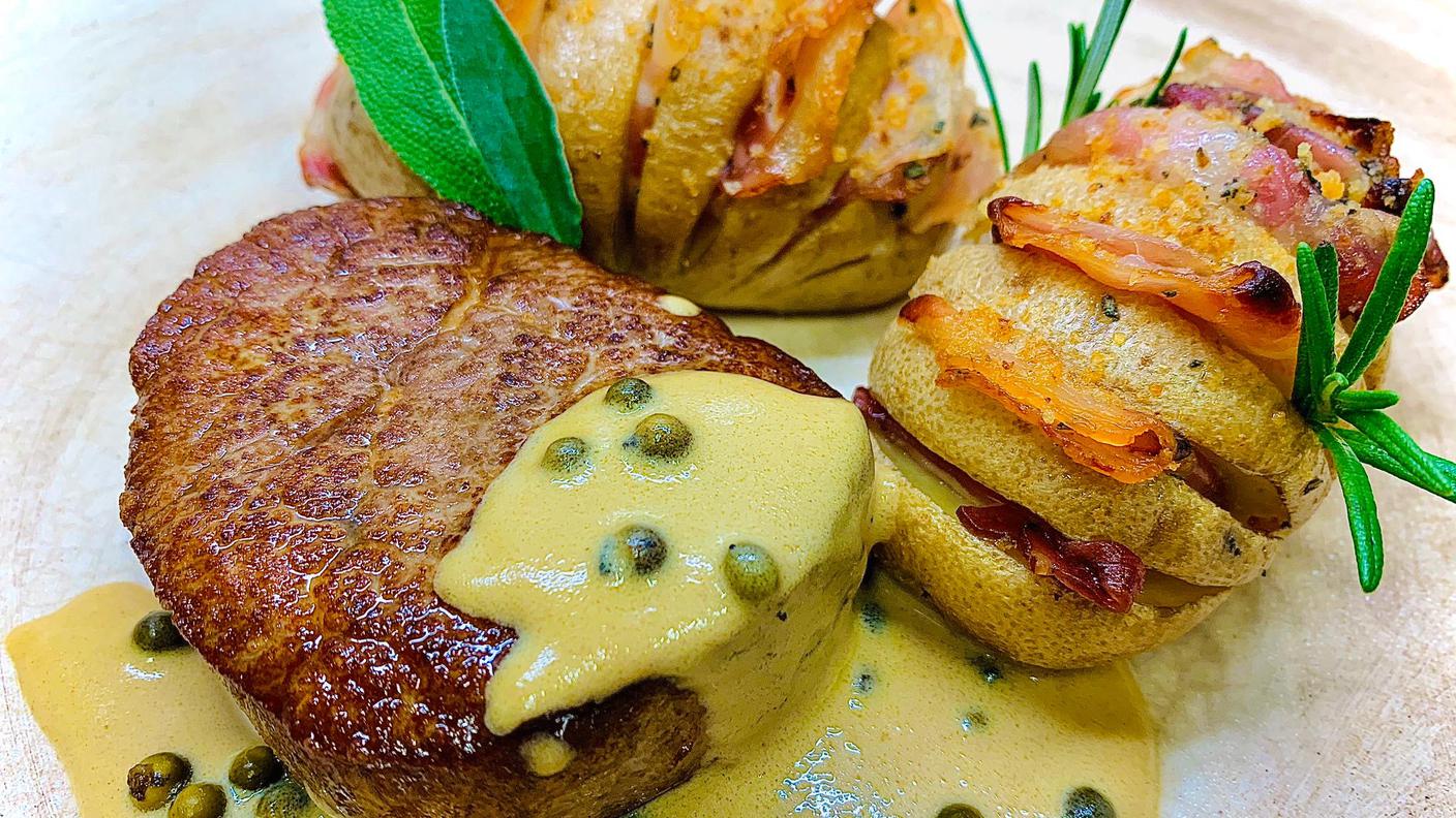 Filetto al pepe verde con patate Hasselback.JPG