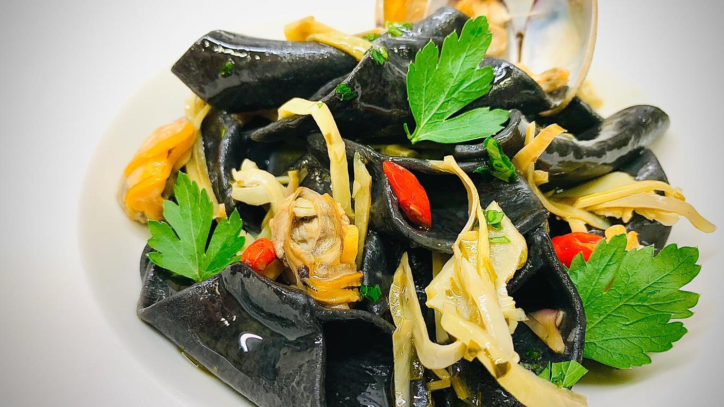 Garganelli a modo mio con vongole e carciofi .JPG