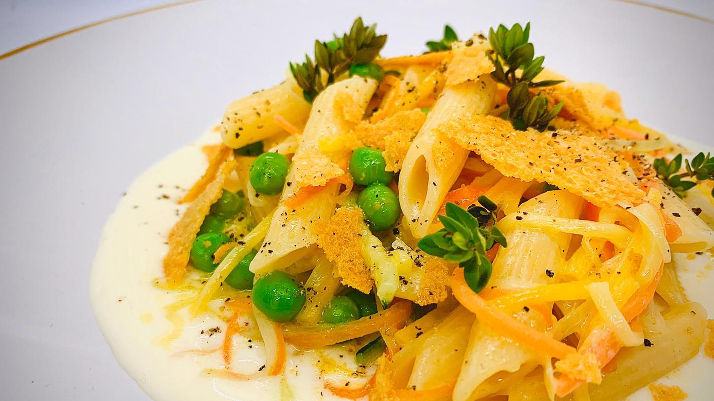 Penne in crema di Parmigiano e julienne di verdure.jpeg