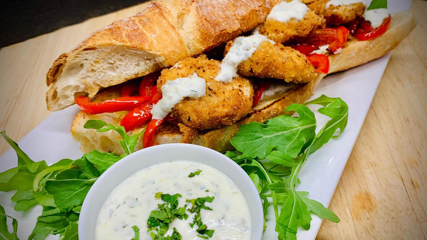 Baguette croccante con bocconcini di pollo allo yogurt panati e peperoni.jpg