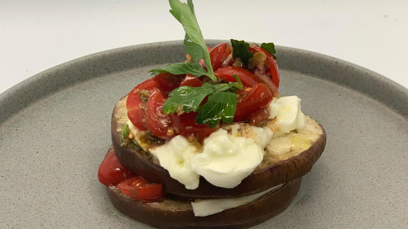 Millefoglie di melanzane, pomodorini e mozzarella.jpg