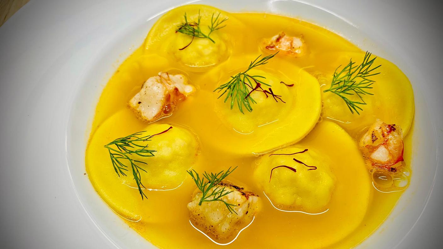 Ravioli di pesce in brodo allo zafferano.jpg