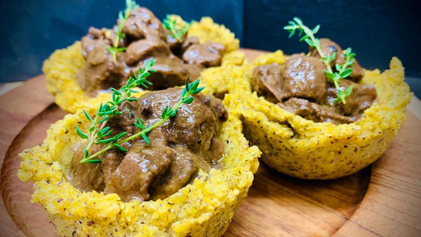 Cestini di polenta con spezzatino di cervo.jpg