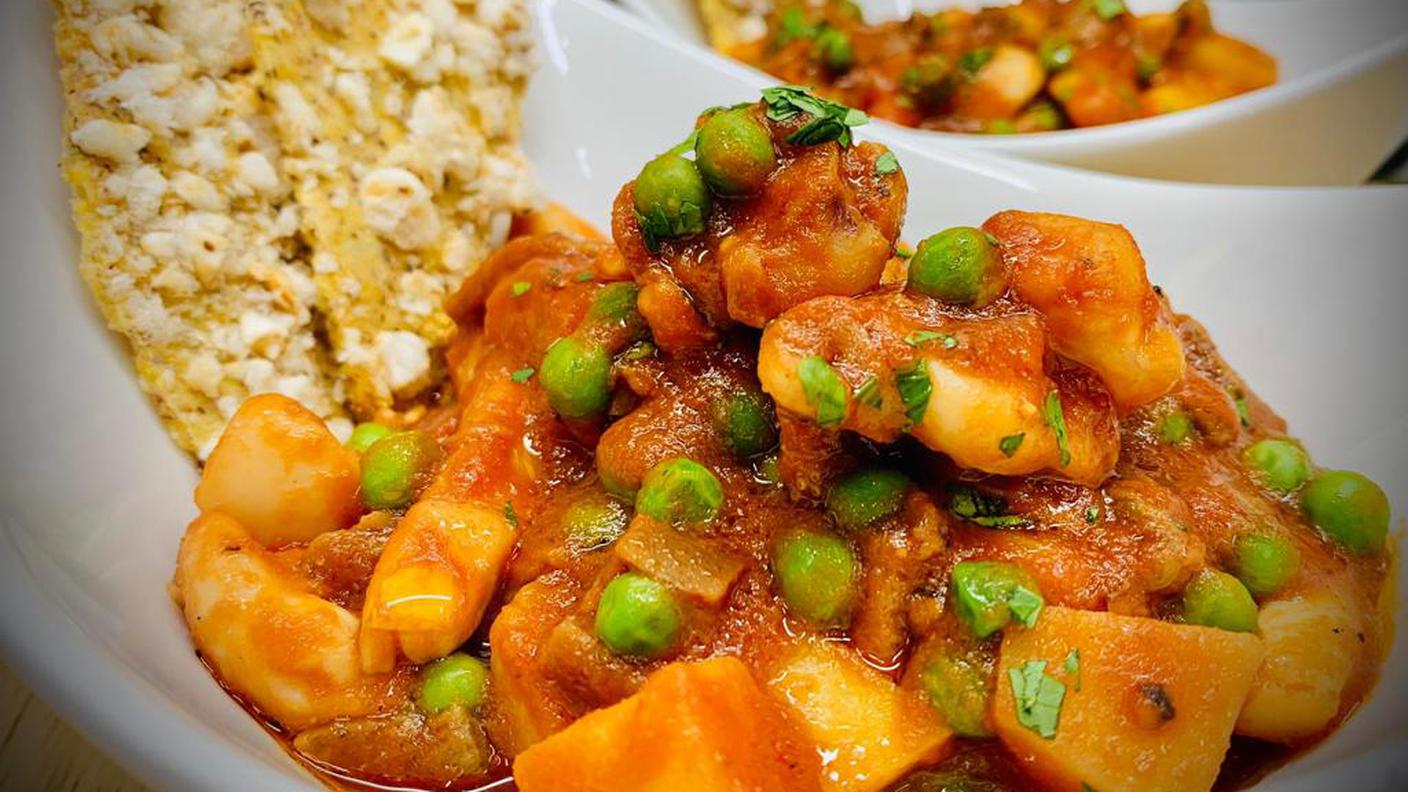 Stufato di seppie con piselli e funghi e cialde di mais.jpg