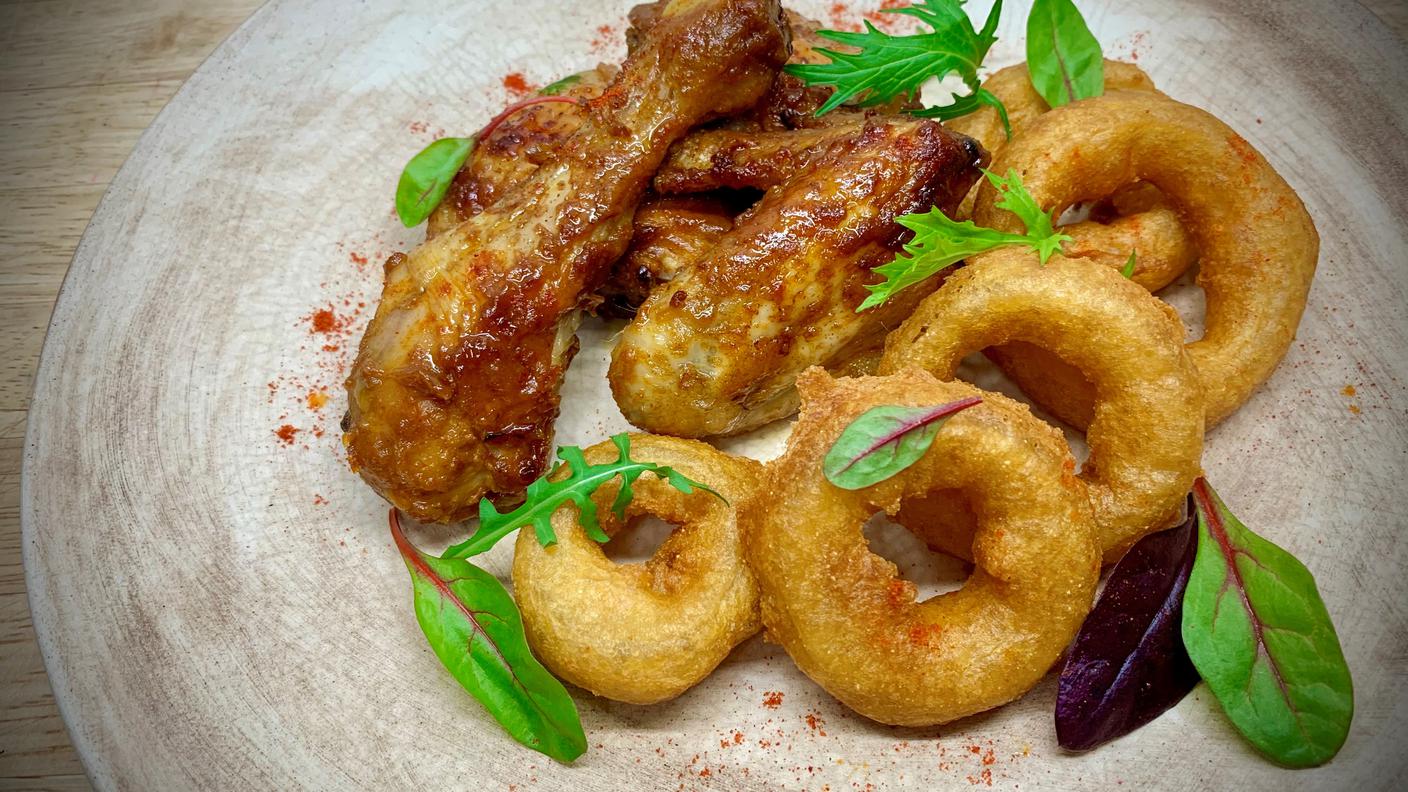 2021.01.21 Pollo BBQ con fried onion rings.jpg