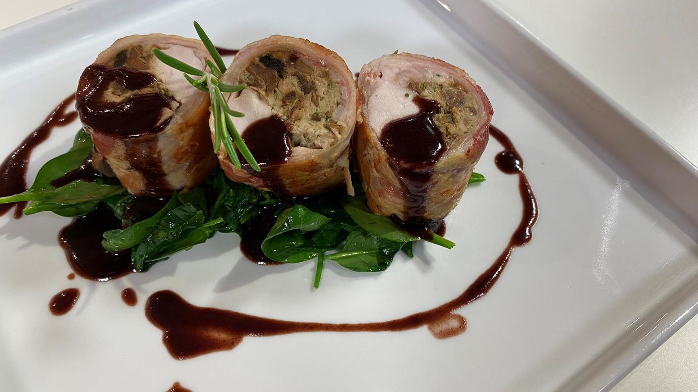 2021.02.17 Sella di coniglio farcita ai funghi porcini.jpg