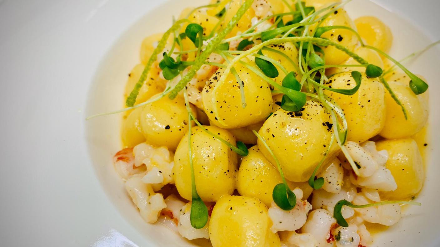 Chicche di ricotta al limone con dadolata di gamberoni scottati.JPG