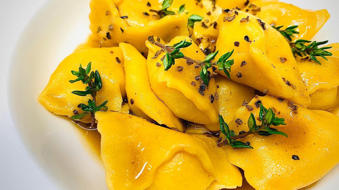 Plin di fonduta in salsa leggera di arrosto e infuso di pepe della Vallemaggia.JPG