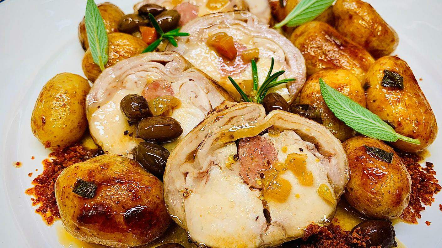 Sella di coniglio con olive taggiasche e patate caramellate.JPG