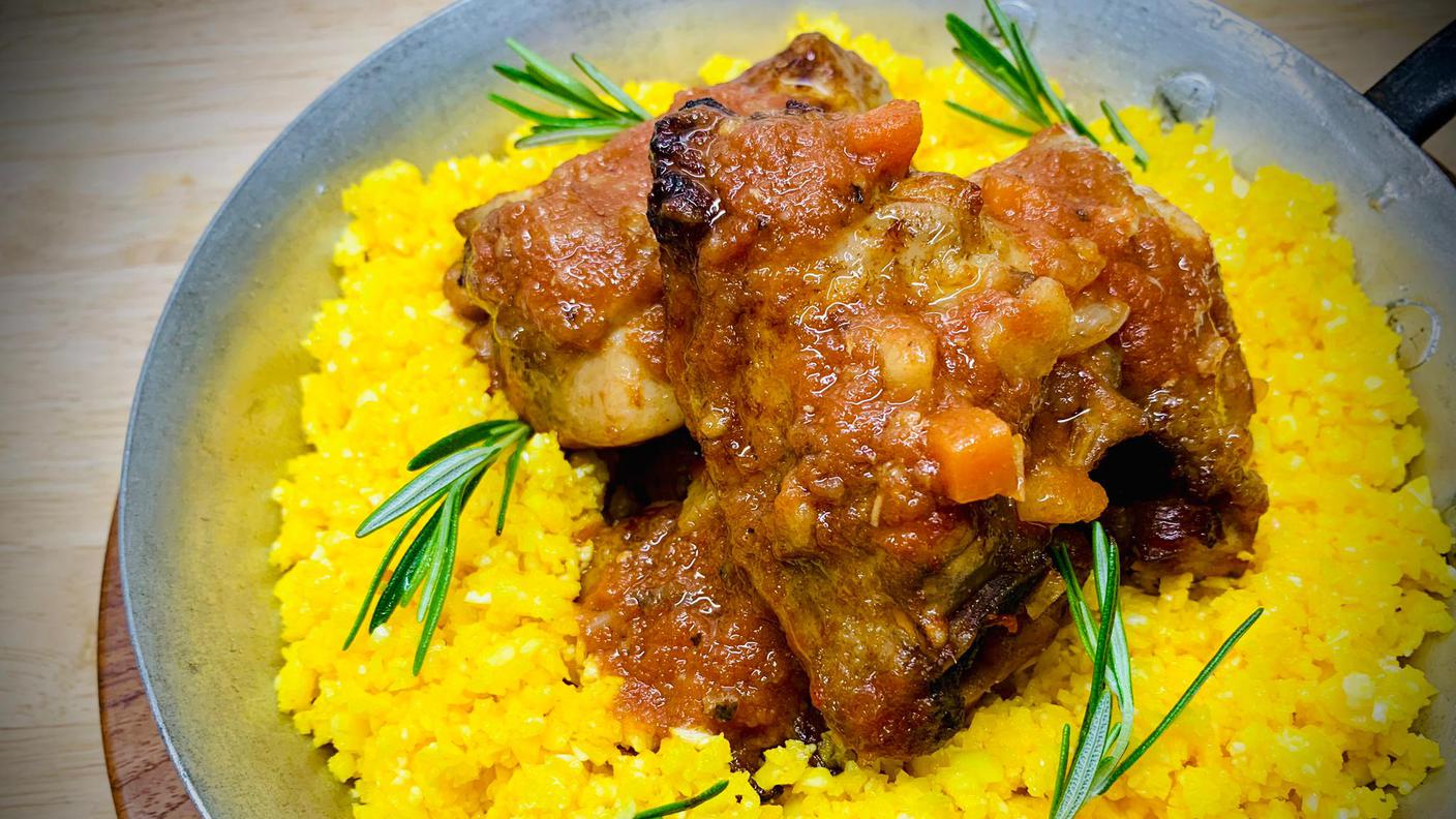 Pollastrello alla cacciatora con patate e “riso” di cavolfiore allo zafferano.jpg