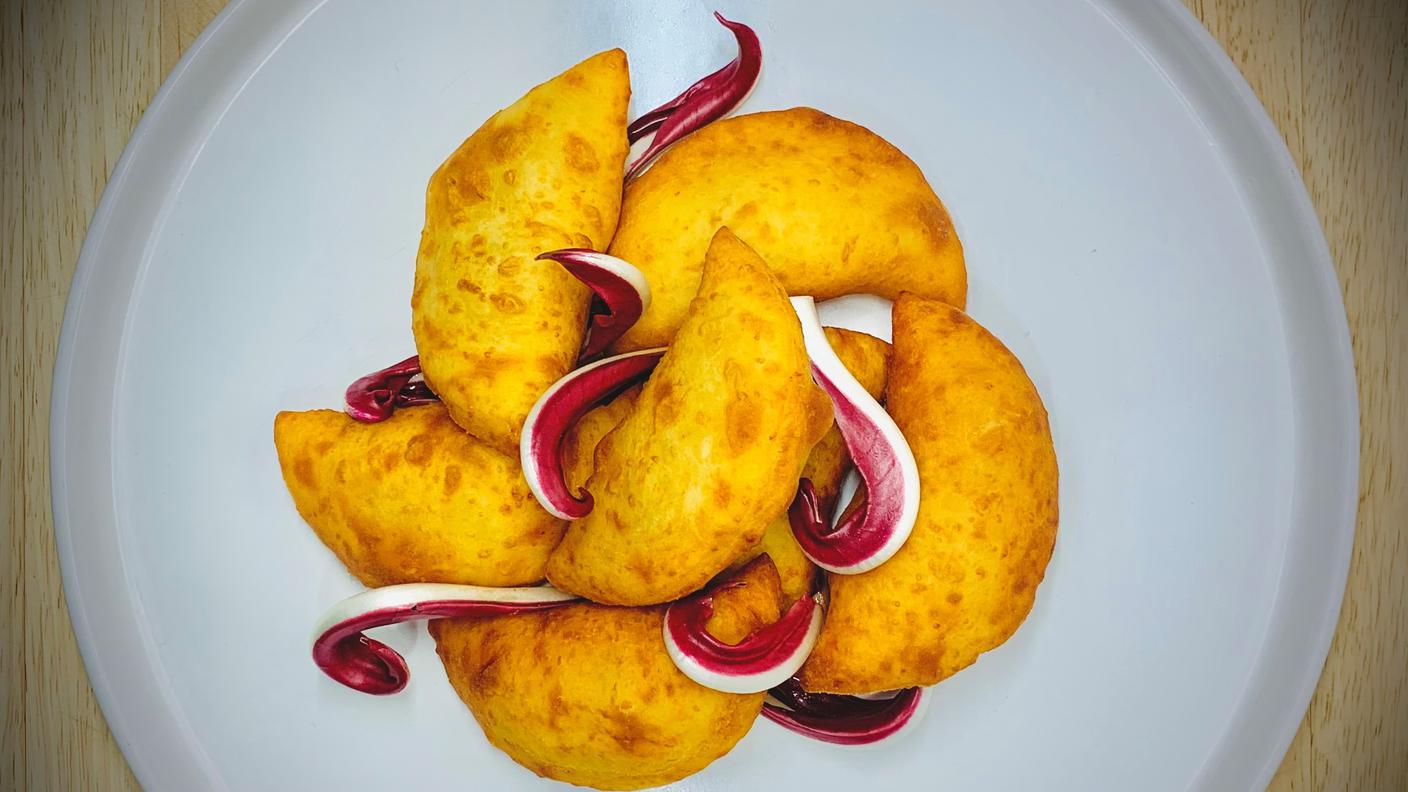 Ravioloni di patate ripieni e fritti.jpg