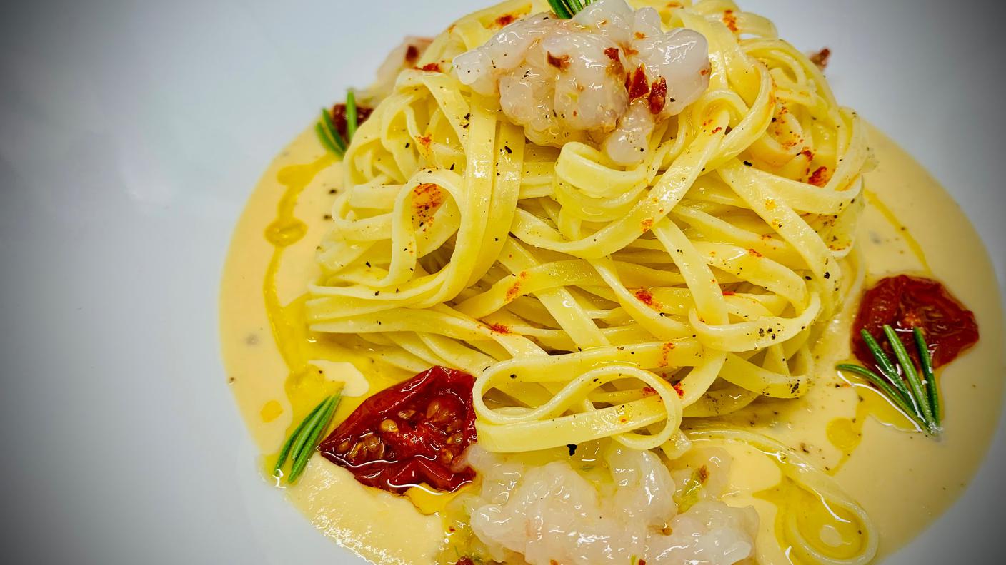 Tagliolini agli scampi su crema di ceci