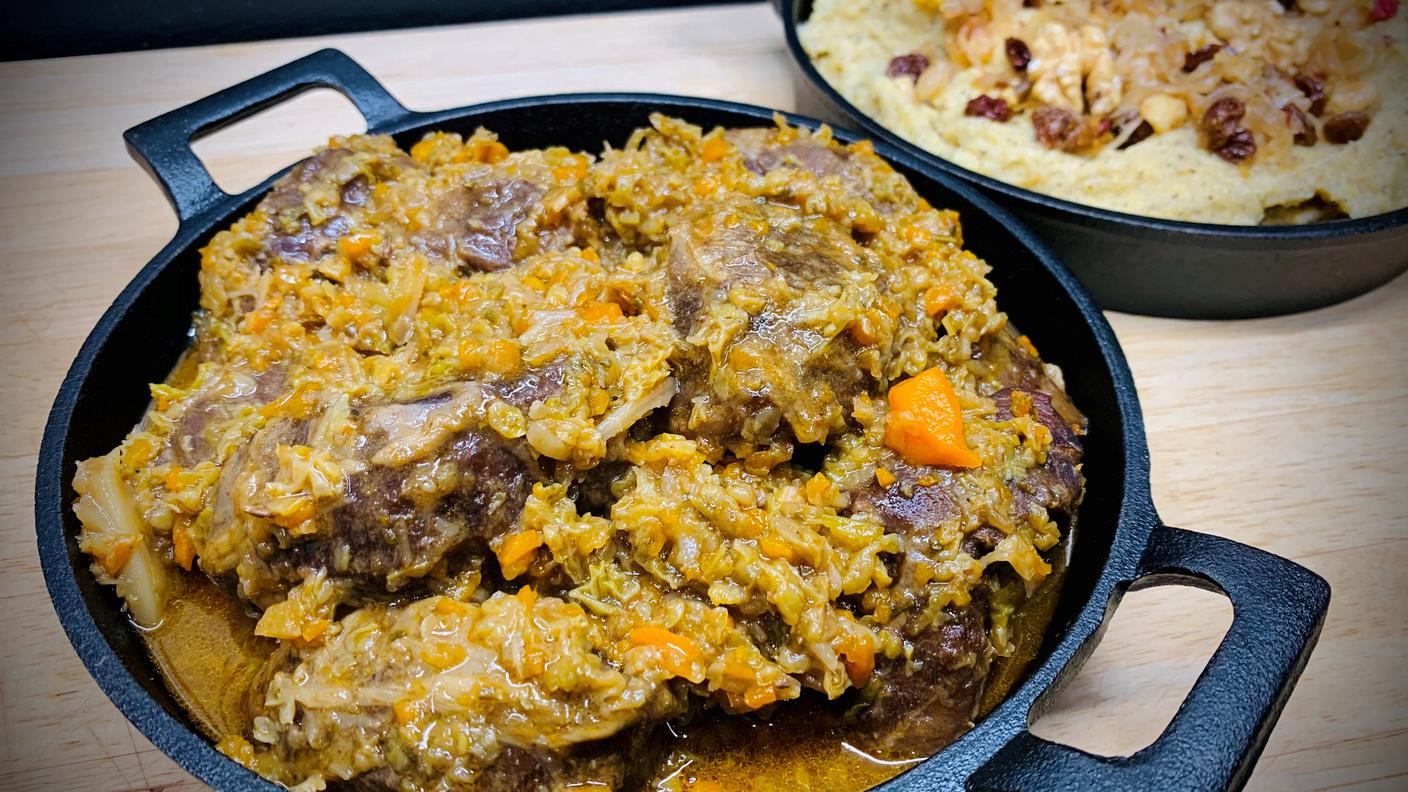  Stracotto di guancette di maiale e verza con polenta cipollata