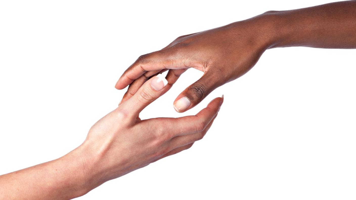 iStock_multietnic_etnie_diversita_mani_solidarieta.jpg