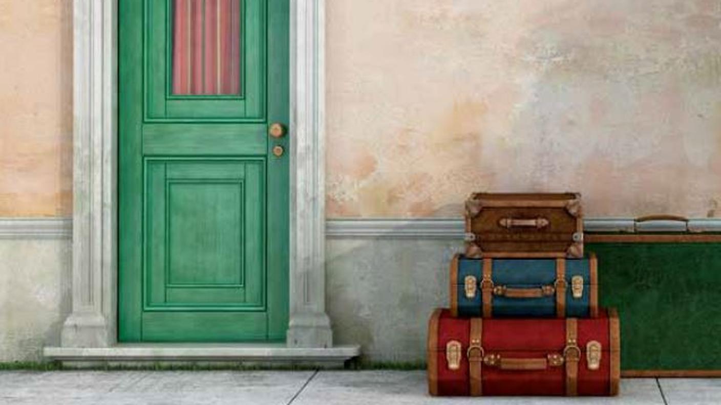 Valige pronte per partire o per essere disfatte. Il viaggiatore perfetto è circolare e implica un ritorno.