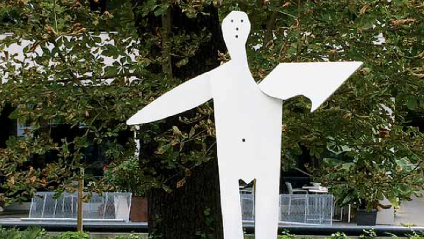 In copertina: L’uomo a braccia aperte, statua di Picasso che ha sede nell’omonima Picassoplatz, dietro il Kunstmuseum di Basilea.