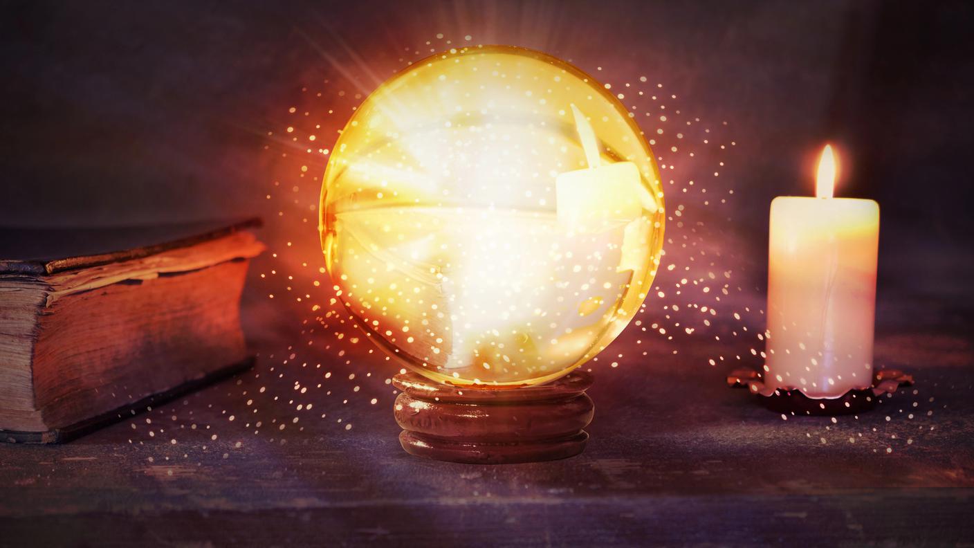 libro e sfera cristallo