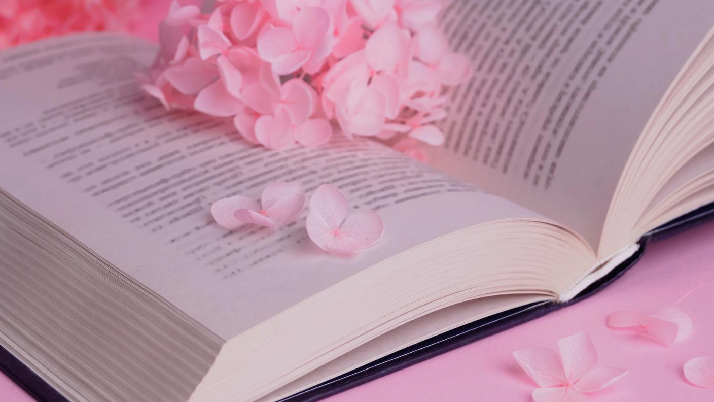 libro e fiori