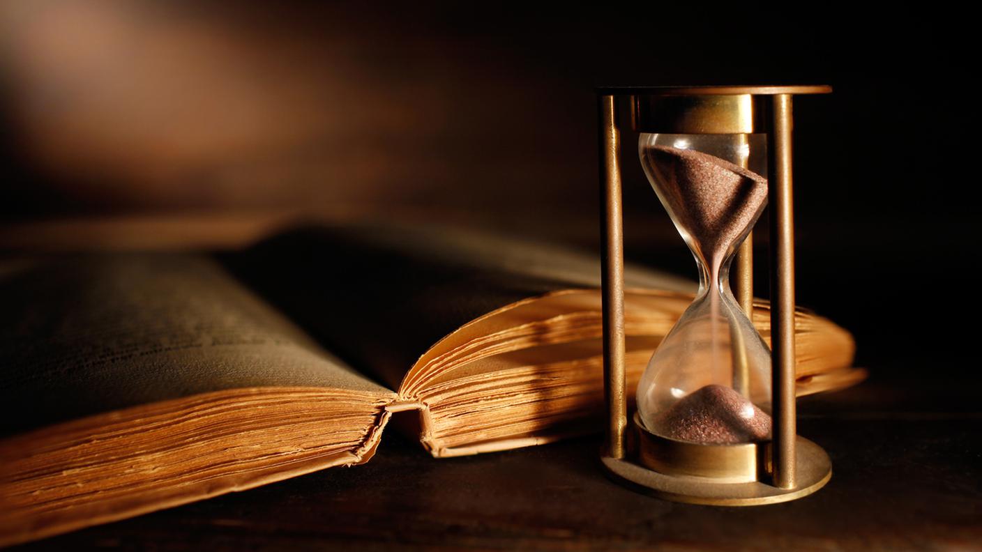 libro e clessidra, tempo 