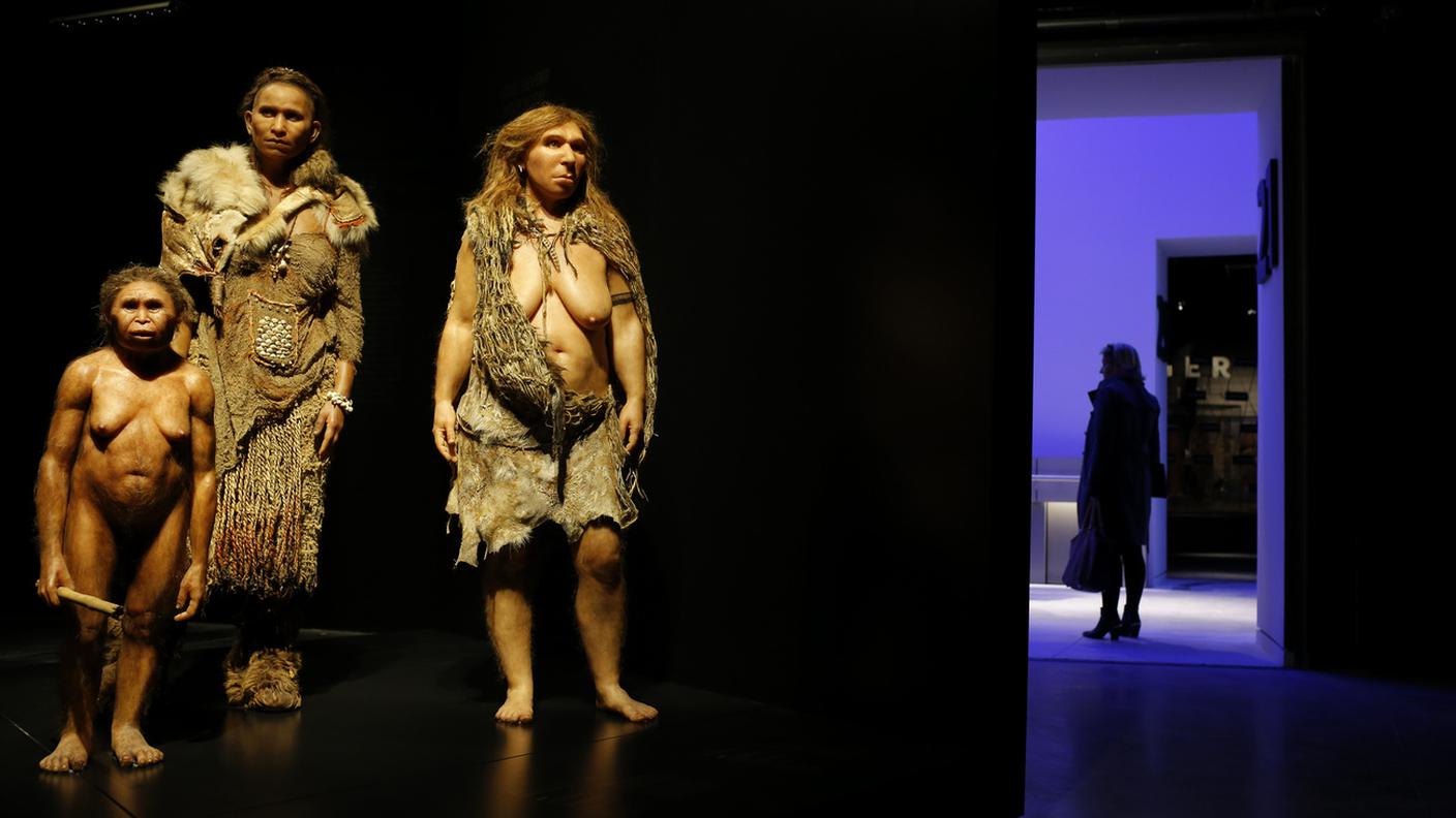 Homo Sapiens and Neanderthal women 