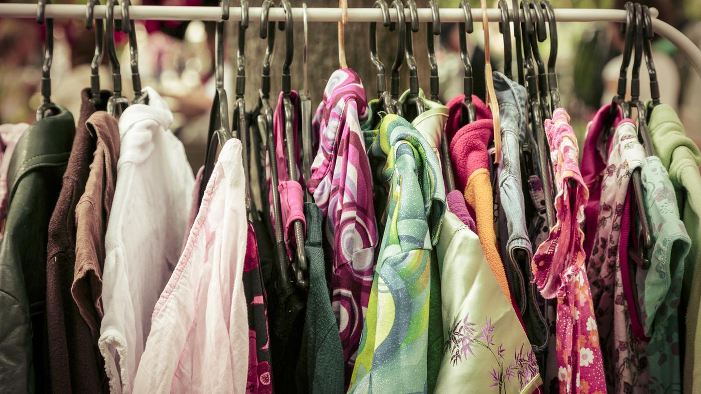 abiti usati, Second Hand, mercatino, vendita