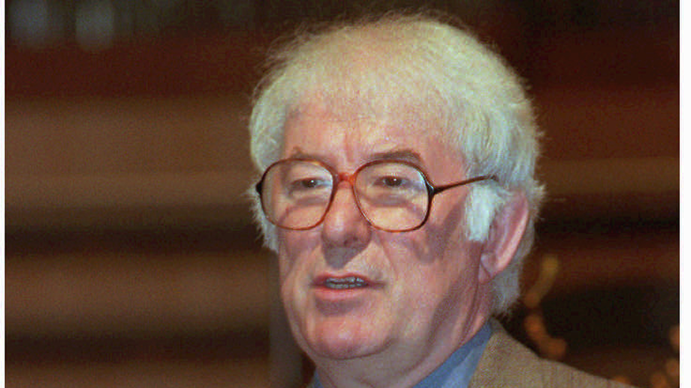 Nella foto il premio Nobel irlandese per la letteratura Seamus Heaney