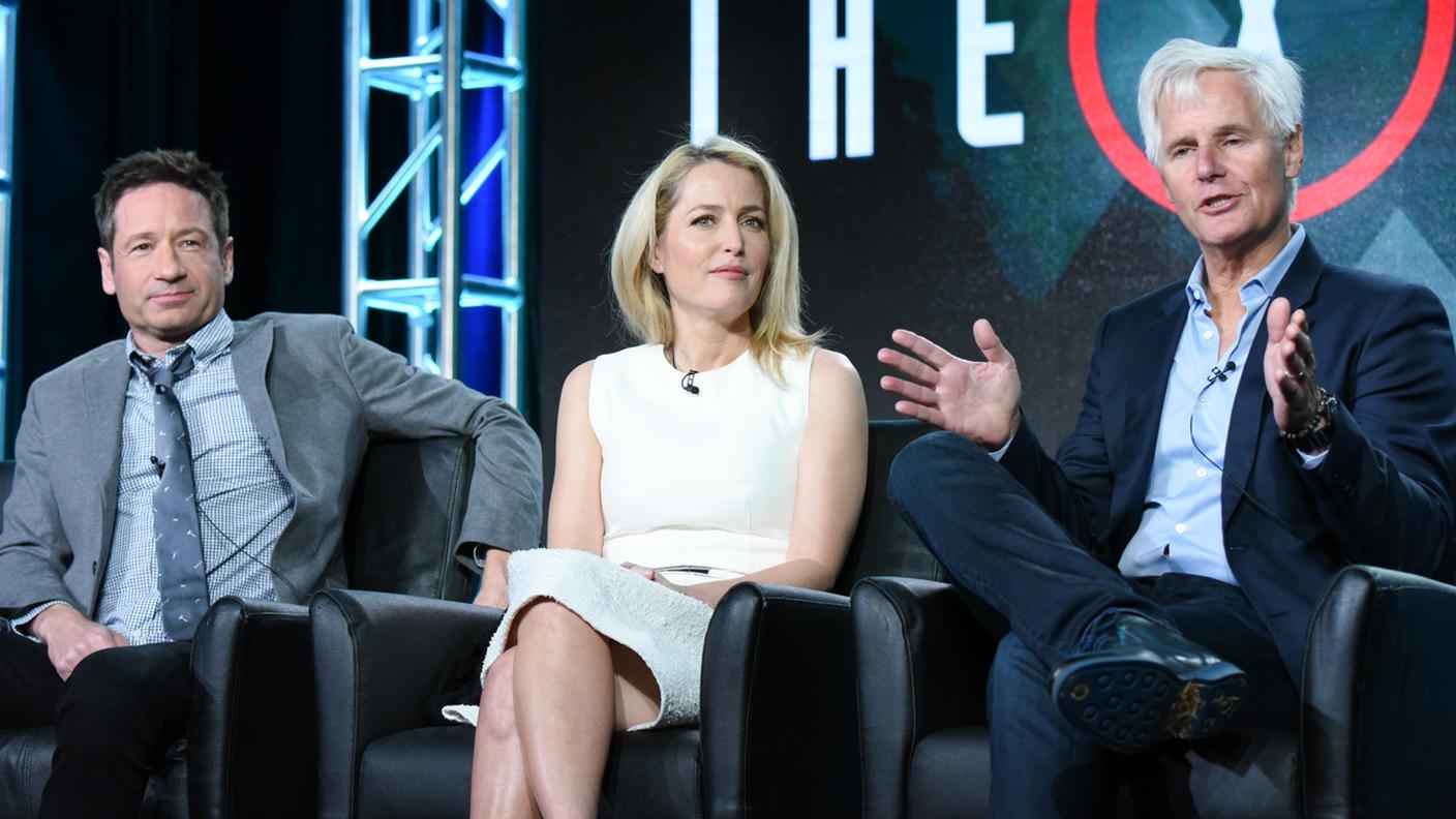 X-files: a destra il produttore esecutivo Chris Carter, a sinistra gli attori David Duchovny e Gillian Anderson