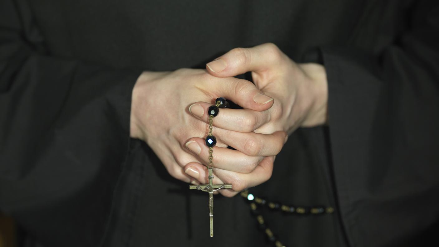 iStock-Donna, cattolica