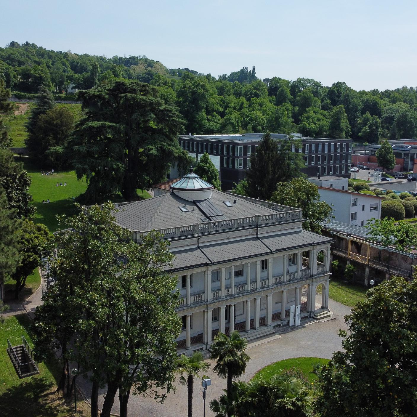 Mendrisio: Villa Argentina. Nella foto panoramica aerea, Villa Argentina e il parco che la circonda, Accademia Architettura