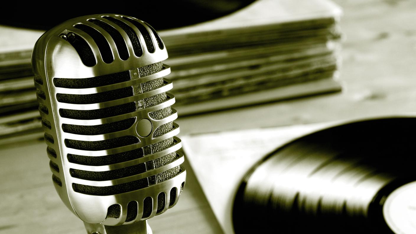 Radio microfono Vintage con vinile documenti
