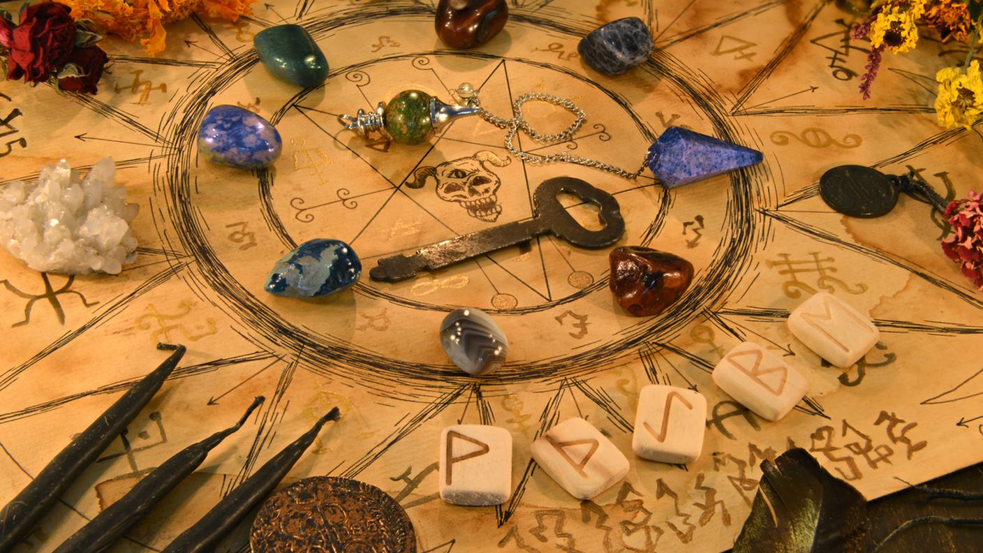 iStock-avoletta Ouija, Alchimia, Altare, Antico - Condizione, Antico - Vecchio stile