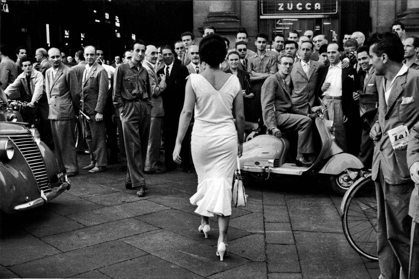 "Gli italiani si voltano" Mario de Biasi, Milano 1954