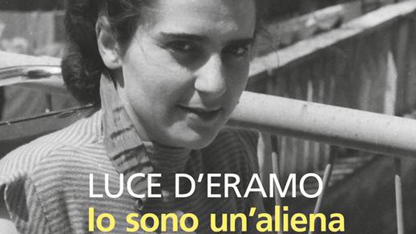 "Io sono un'aliena" di Luce d’Eramo, Feltrinelli (dettaglio di copertina)