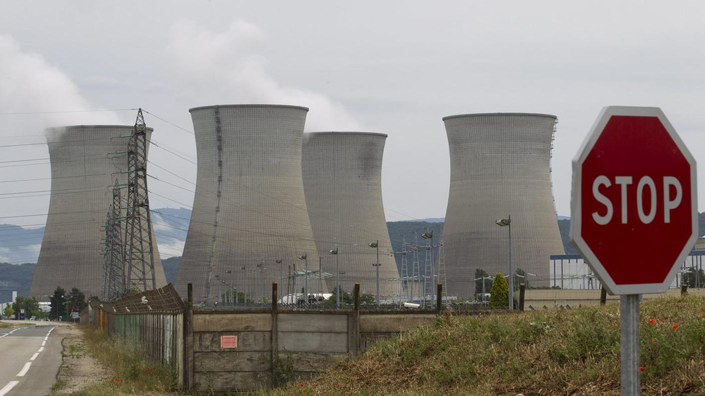 La centrale di Bugey, appena oltre il confine e a due passi da Ginevra