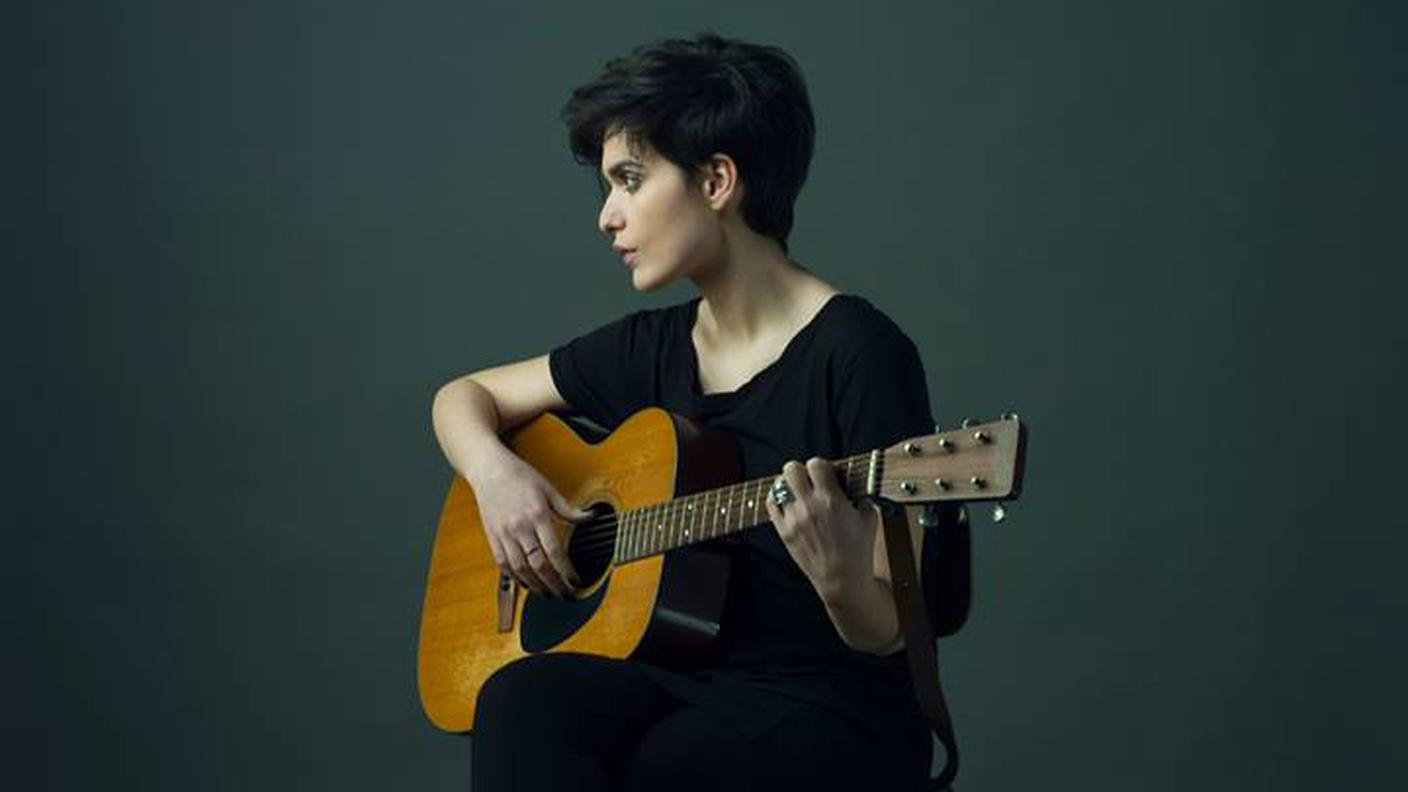 Erica Mou_erica_mou_anime_salve_chitarra