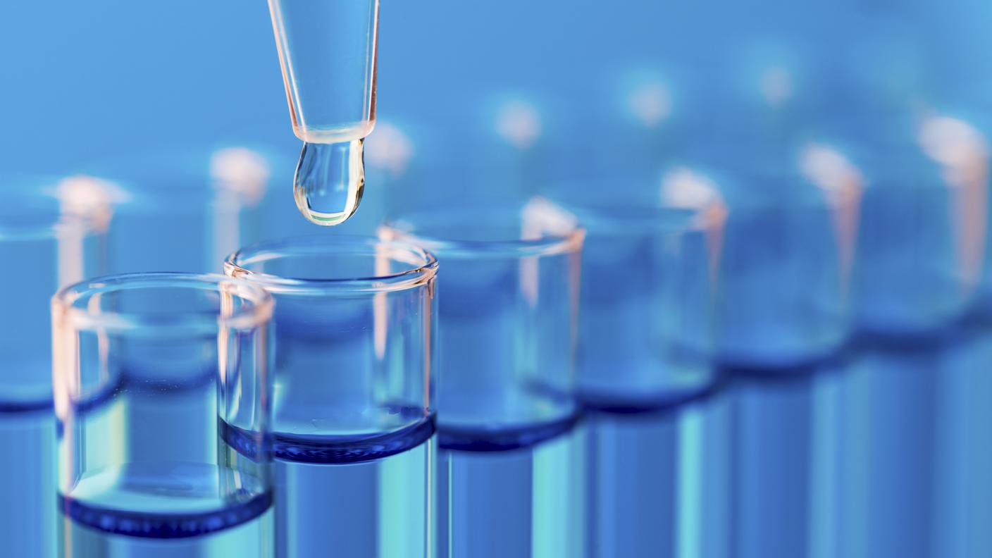 iStock_Provetta, Laboratorio, Astratto, Goccia, Esperimento