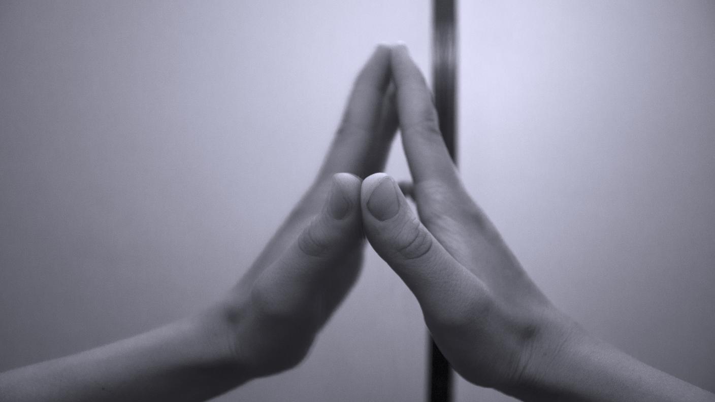 iStock-Palmo, Mano umana, Specchio, Toccare, Riflesso
