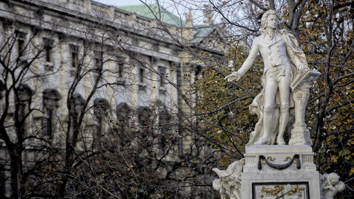 Statua di Mozart a Vienna, Austria
