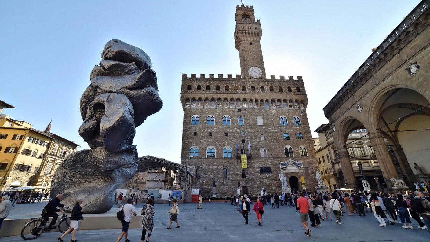 Urs Fischer, scultura "Big Clay #4" in Piazza della Signoria, Firenze - Keystone