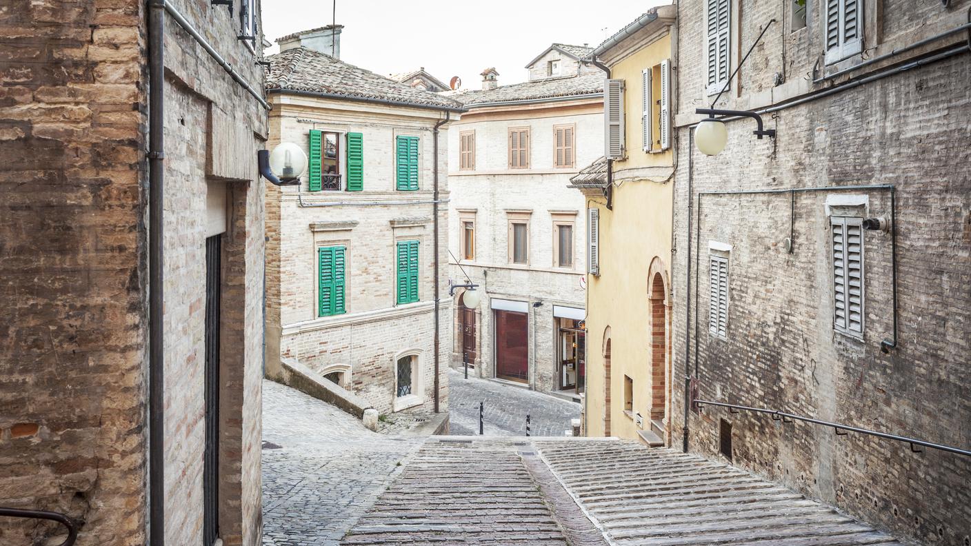 Una delle vie di Macerata - iStock