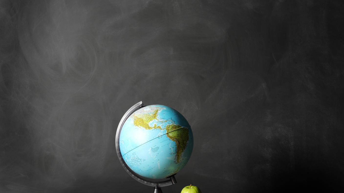 iStock-Globo terrestre, Lavagna, Pianeta, Mappamondo, Mela