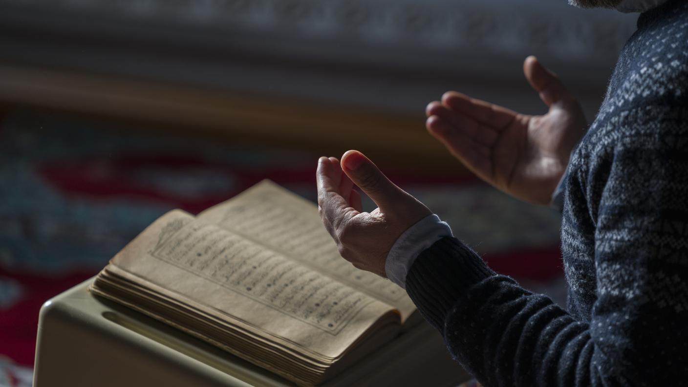 iStock-Leggere, Isfahan, Turchia, Islamismo, Pregare