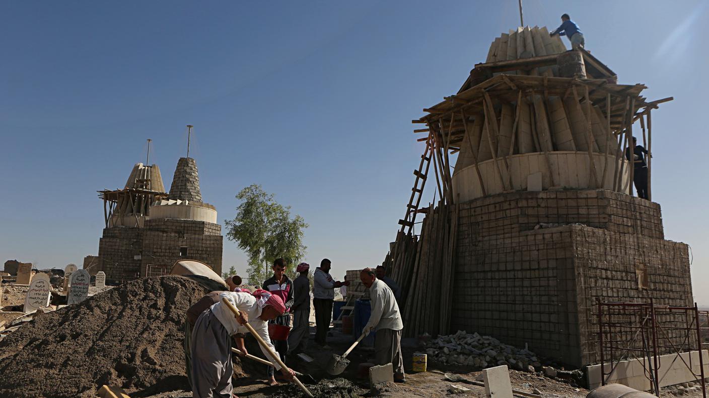 Keystone Gli iracheni della comunità Yazidi ricostruiscono i loro templi, dopo che è stato distrutto dai combattenti dello Stato Islamico a Bashiqa.