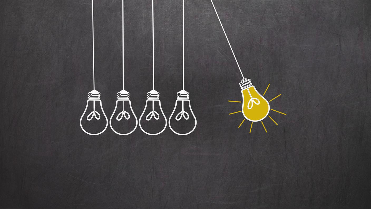 iStock-Lavagna, Officina, Aula universitaria, Altalena, Lampadina