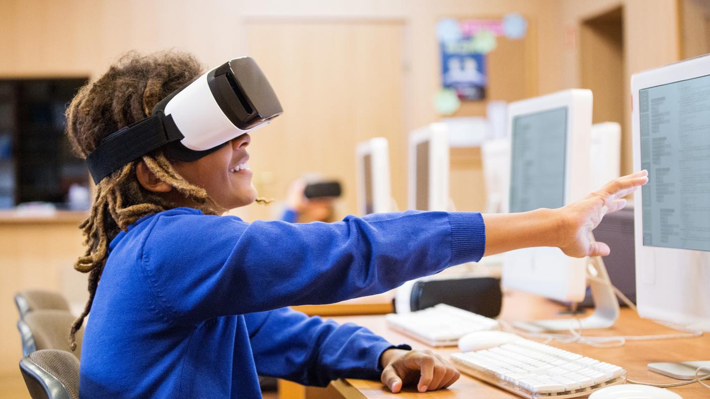 iStock-Aula, Caratteri digitali, Sorridere, Sorriso aperto, Polonia